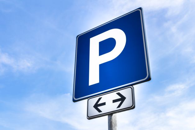 Blue sign with large while capital P on it to indicate a parking area