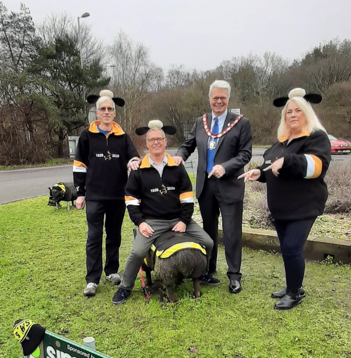 Councillor Chris Dorn and Fleet and Ewshot Hockey Club