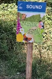 A wooden sign explaining what to do at point three. The text is mirrored on the webpage