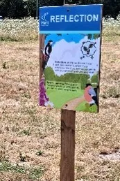 A wooden post explaining what to do at point eight. The text is mirrored on the webpage.